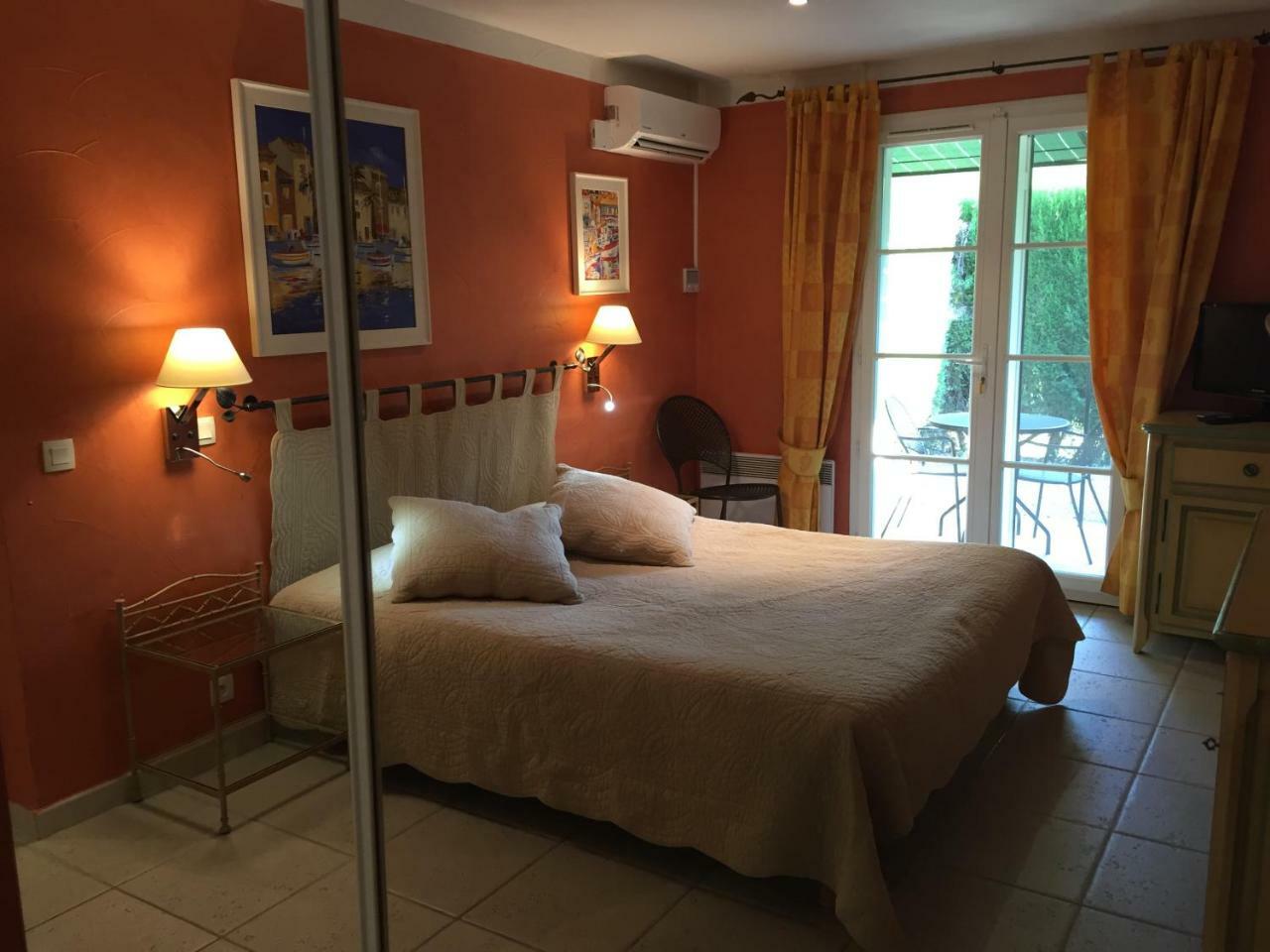 Domaine De Respelido Villa Carros Room photo